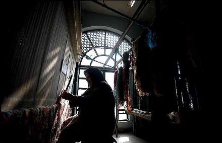 کارگاه قالی بافی سنتی به روایت تصاویر