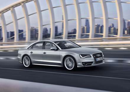 ماشين آئوديs8 (2012 Audi S8) نقره ای