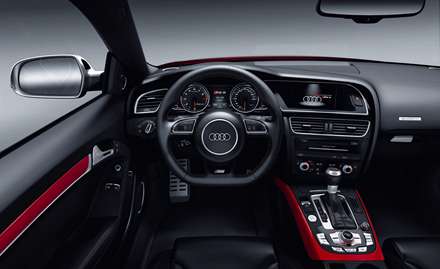 داخل ماشين آئوديrs5 (2012 Audi RS5)