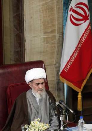 تصاویری از گذر زمان و رفتن عمر بر مرحوم ایت الله علی مشکینی