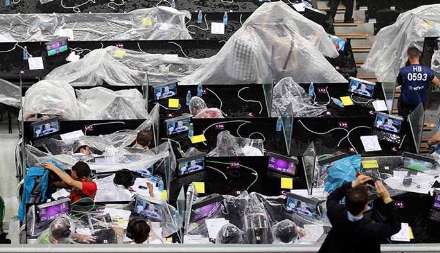 توقف بازی فوتبال به دلیل بارش شدید باران