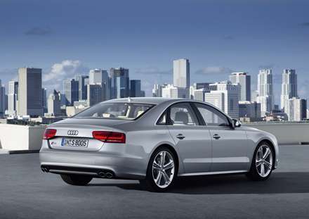 ماشين آئوديs8 (2012 Audi S8) نقره ای