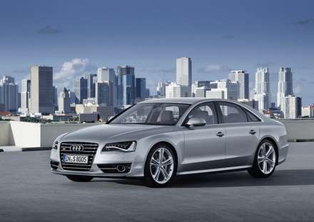 ماشين آئوديs8 (2012 Audi S8) نقره ای