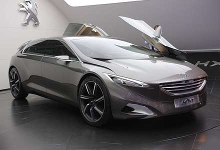 ماشین hx1 پژو خاکستری در نمایشگاه بین المللی ماشین فرانکفورت