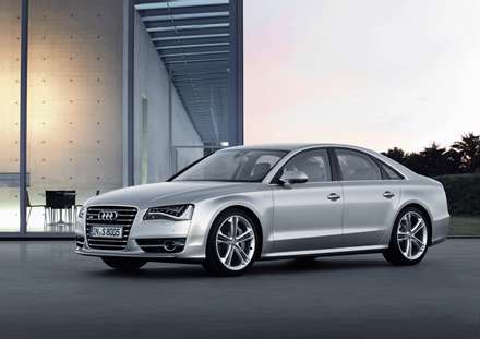 ماشين آئوديs8 (2012 Audi S8) نقره ای