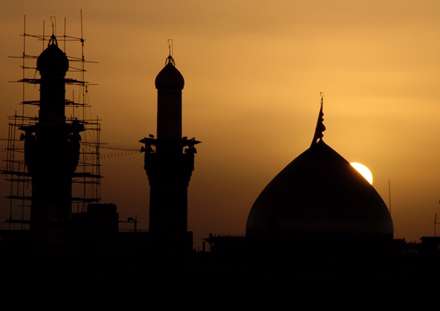 حرم امام حسین (علیه السلام) در حال غروب