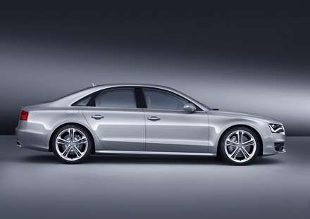 ماشين آئوديs8 (2012 Audi S8) نقره ای