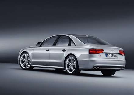 ماشين آئوديs8 (2012 Audi S8) نقره ای