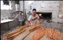 گزارش تصویری از تهیه و فروش نان سنتی بربری و سنگک