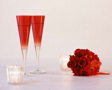 ليوانهاي شربت كنار دسته گل رز