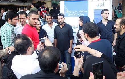 گزارش تصویری ازجمع آوری کمک های مردمی سینماگران برای زلزله زدگان آذربایجان شرقی