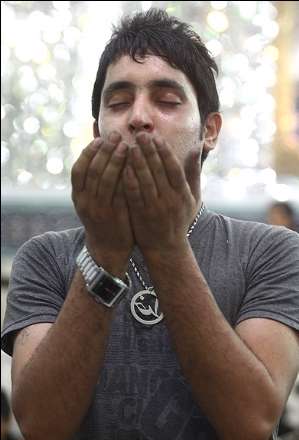 گزارش تصویری از مراسم احیا شب بیست و یکم ماه مبارک رمضان