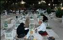 گزارش تصویری از افطار در جوار مزار شهدا