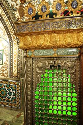 قبر شریفش علامه مجلسی اعلی الله مقامه و پدر بزگوارشان