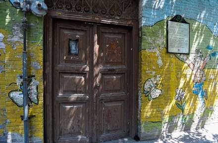 حال خانه‌ی "صادق هدایت " خوب نیست