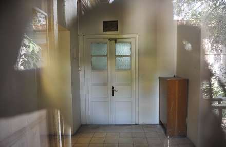 حال خانه‌ی "صادق هدایت " خوب نیست