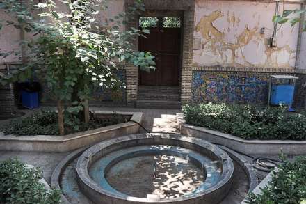 حال خانه‌ی "صادق هدایت " خوب نیست