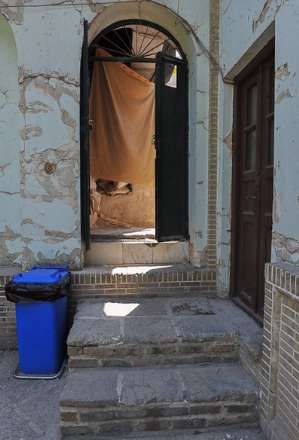 حال خانه‌ی "صادق هدایت " خوب نیست