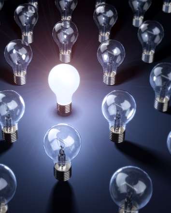 لامپي روشن ميان لامپهاي خاموش