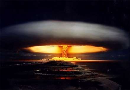 تصاویر زیر حاصل انفجار یک بمب هسته‌ای