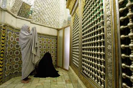 نماز در امامزاده