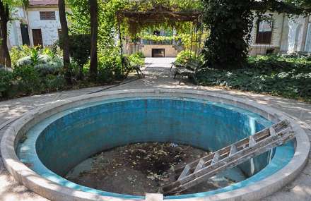 حال خانه‌ی "صادق هدایت " خوب نیست