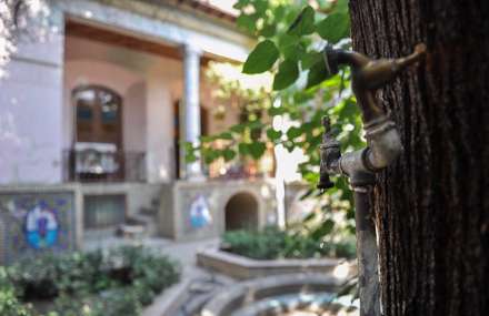 حال خانه‌ی "صادق هدایت " خوب نیست