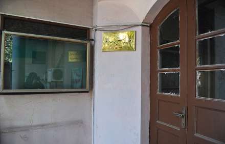 حال خانه‌ی "صادق هدایت " خوب نیست