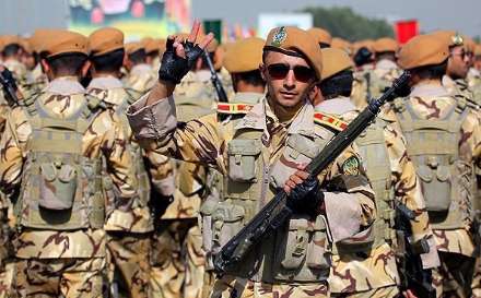 رژه بزرگ نیروهای مسلح با حضور رئیس‌جمهور