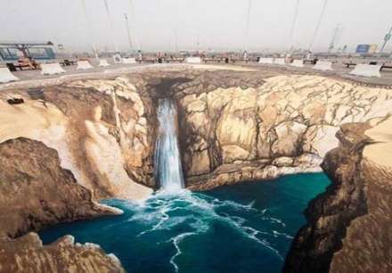 نقاشی‌های سه‌بعدی روی آسفالت