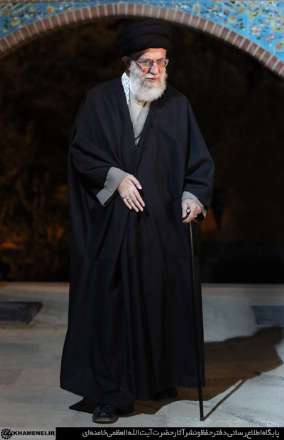 حضور مقام معظم رهبری در گلزار شهدای بجنورد و امام‌زاده عباس ابن موسی (ع)