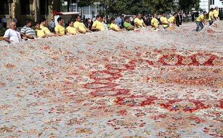 رونمایی از سومین فرش بزرگ دنیا