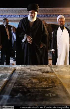 حضور مقام معظم رهبری در گلزار شهدای بجنورد و امام‌زاده عباس ابن موسی (ع)