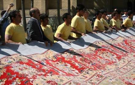 رونمایی از سومین فرش بزرگ دنیا