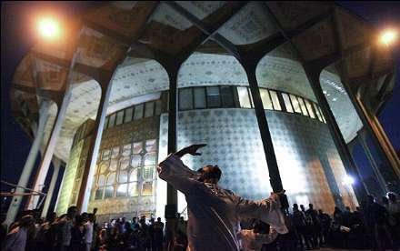 گزارش تصویری از اجرای نمایش پیامبر (ص)