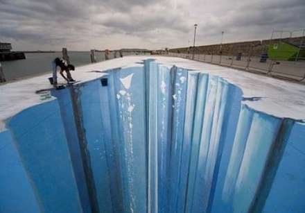 نقاشی‌های سه‌بعدی روی آسفالت