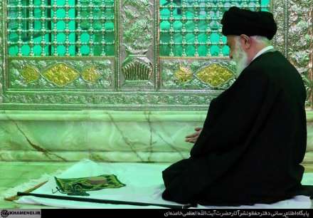 حضور مقام معظم رهبری در گلزار شهدای بجنورد و امام‌زاده عباس ابن موسی (ع)