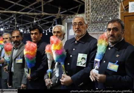 حضور مقام معظم رهبری در گلزار شهدای بجنورد و امام‌زاده عباس ابن موسی (ع)