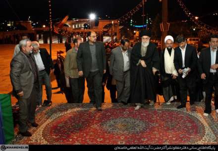 حضور مقام معظم رهبری در گلزار شهدای بجنورد و امام‌زاده عباس ابن موسی (ع)