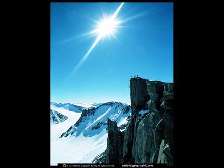 صعود كوهنوردان به بالاي كوه