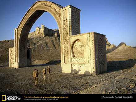 یک دروازه باستانی قدیمی