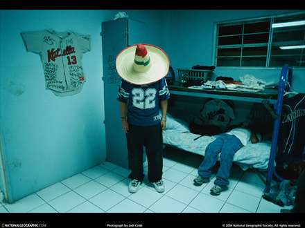 فردي با كلاه مكزيكي