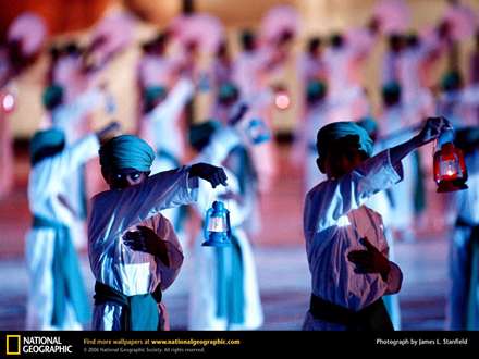 نمايش پسران با فانوس