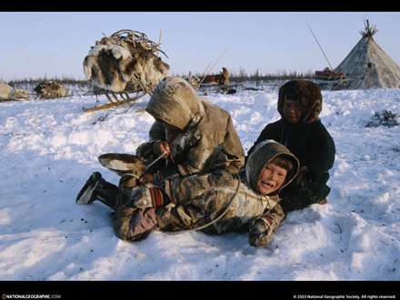 كودكان روستايي در حال بازي