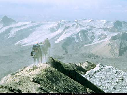 كوهنوردان بالاي كوه