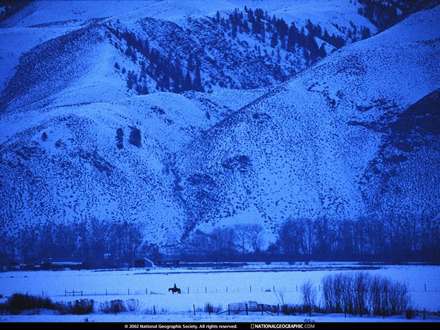 تصويري از يك كوهستان برفي
