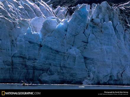 درياچه اي كنار كوهستان