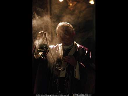 پاپ در حال اجراي مراسم مذهبي