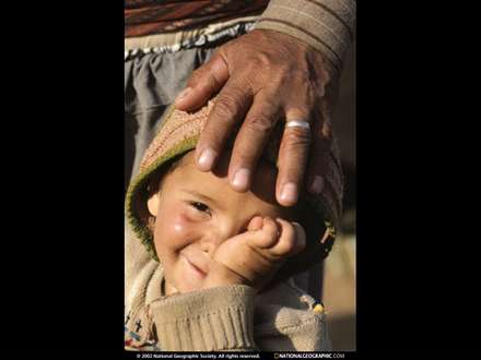 كودك خندان به همراه پدرش