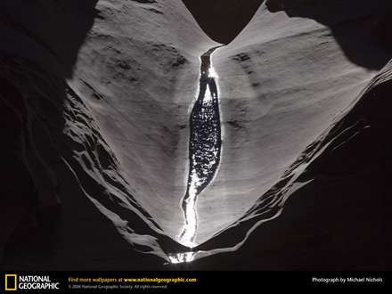 يك جويبار ميان دو كوه